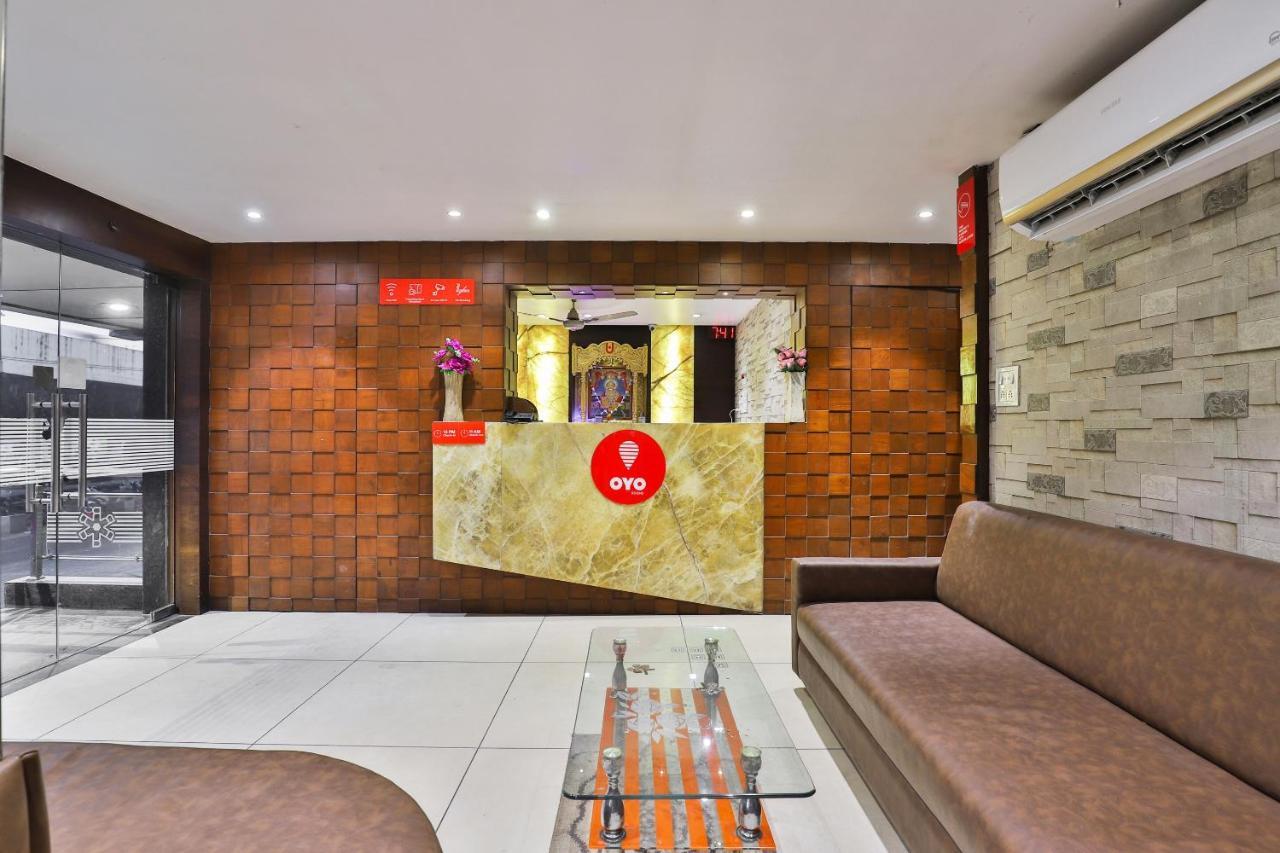 Oyo 1389 Hotel Relax Inn Surat Esterno foto