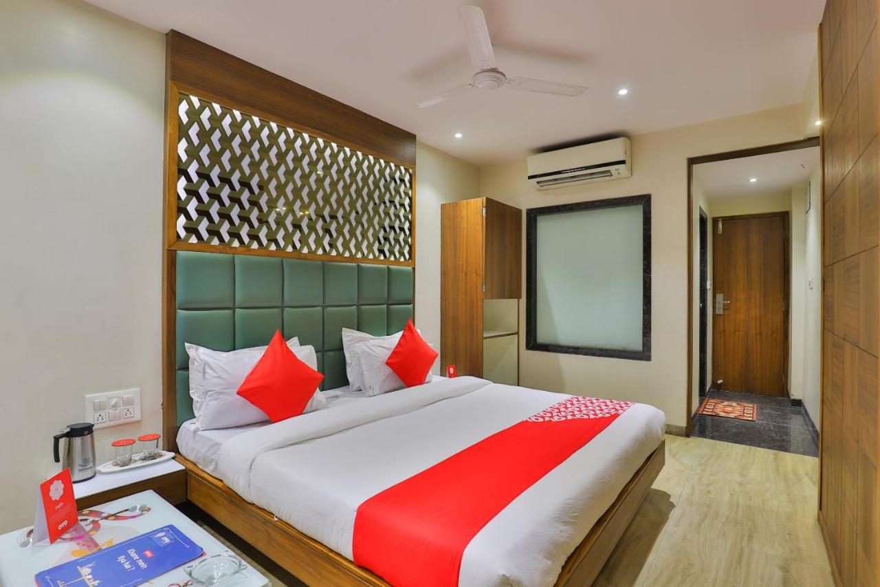 Oyo 1389 Hotel Relax Inn Surat Esterno foto