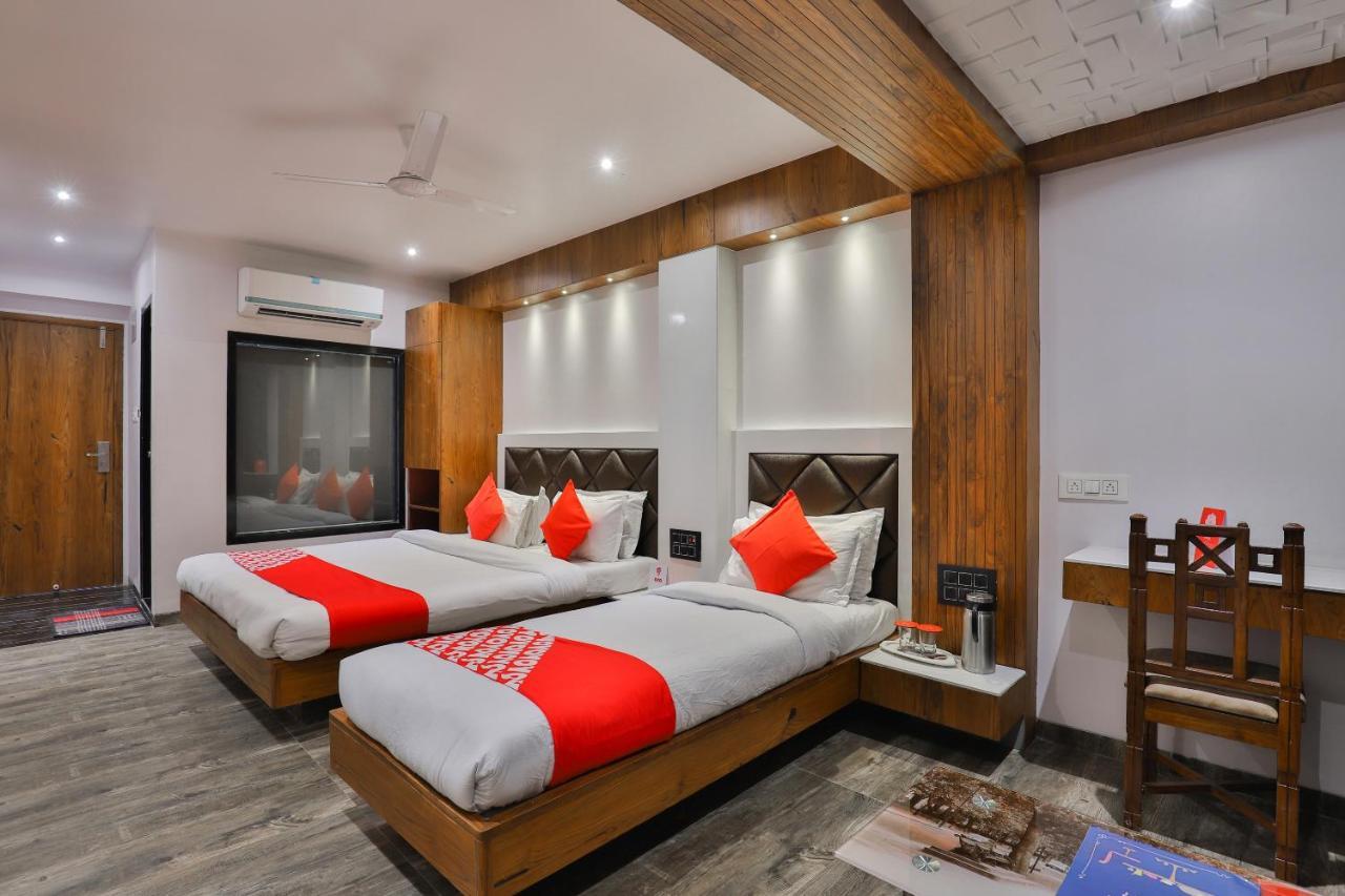 Oyo 1389 Hotel Relax Inn Surat Esterno foto