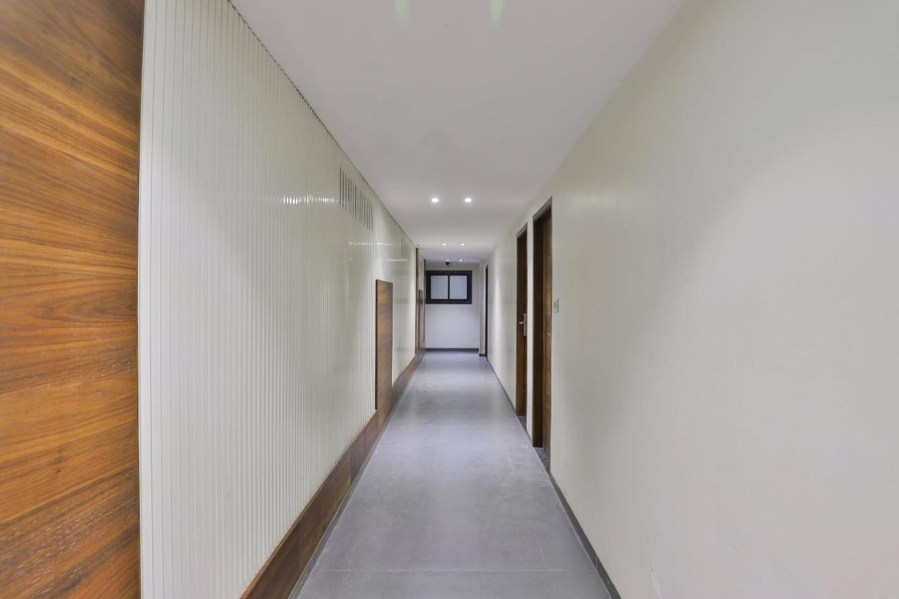 Oyo 1389 Hotel Relax Inn Surat Esterno foto