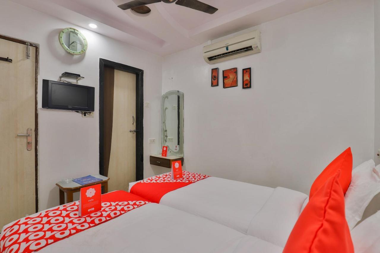 Oyo 1389 Hotel Relax Inn Surat Esterno foto